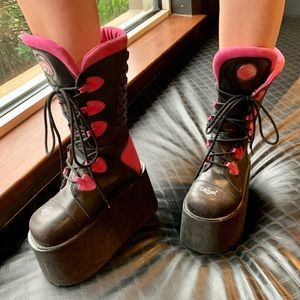 Vintage Swear Pink and Black Platform Combat Boots Size 6  🍭